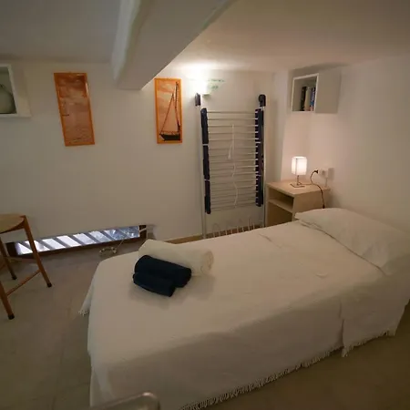 Apartament 16 *