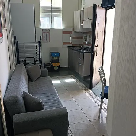 Apartament 16 *
